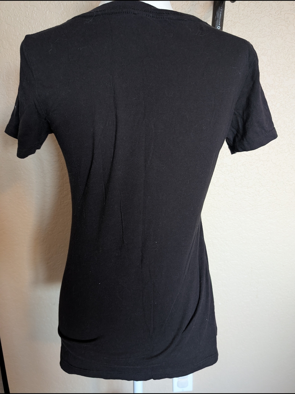 Roxy Black V-Neck Tee with Pink Graphic Circle - Picture 2 of 3